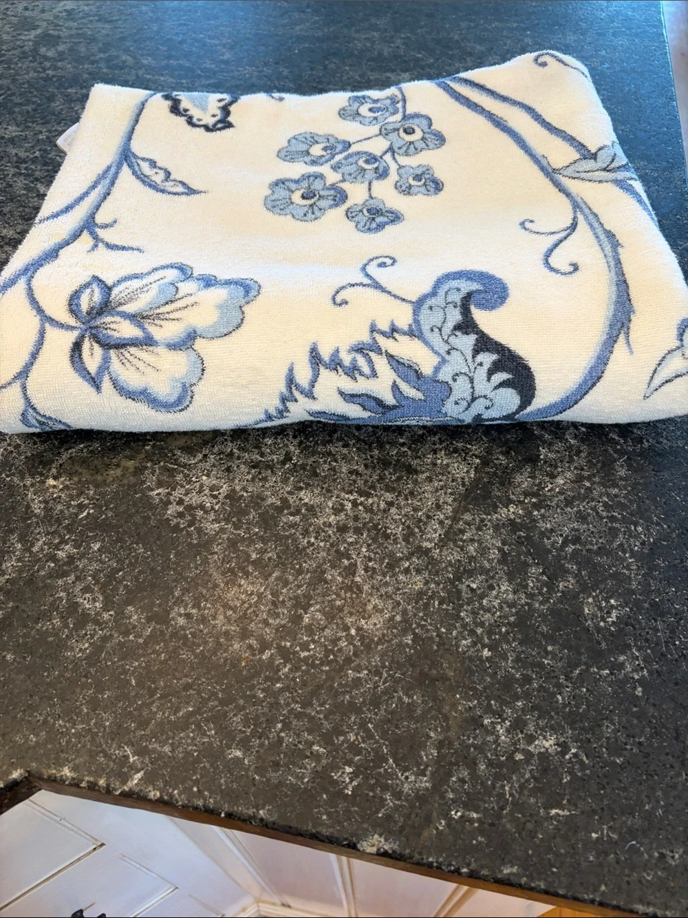 Plush Floral Bath Towel in Blue and Cream
